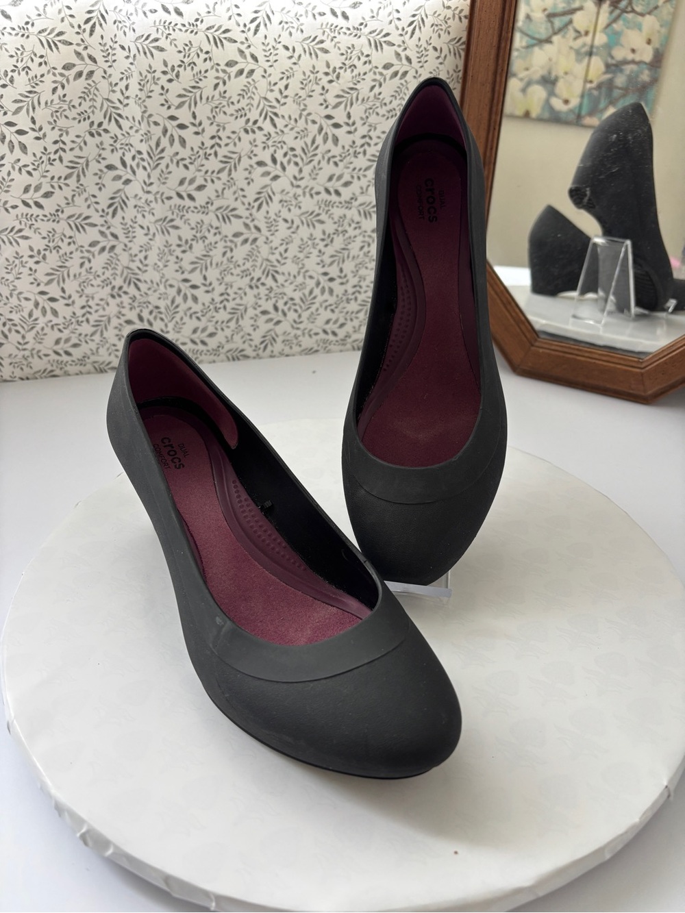 Crocs Lina Wedge Pumps Women’s 8 Black Dual Comfort Closed Toe Work Shoes